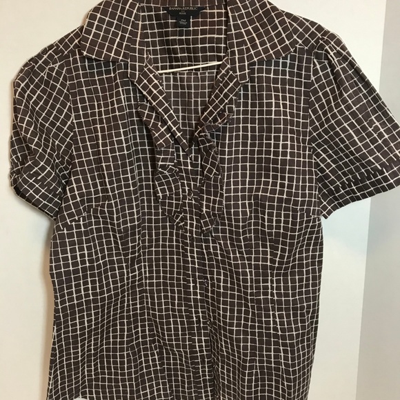 Banana Republic Short Sleeved Button Up Shirt PM - Picture 4 of 8